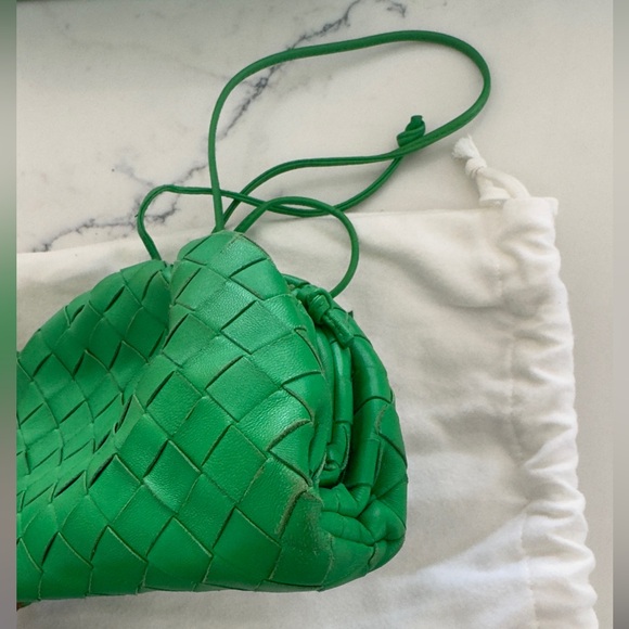 Bottega Veneta Vibrant green Mini Intrecciato Woven pouch crossbody Bag - Picture 2 of 7